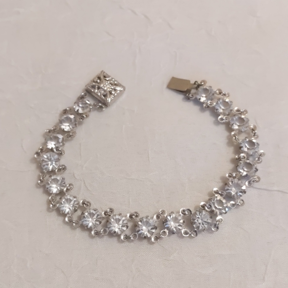 💐 Clear Stone Costume Bracelet